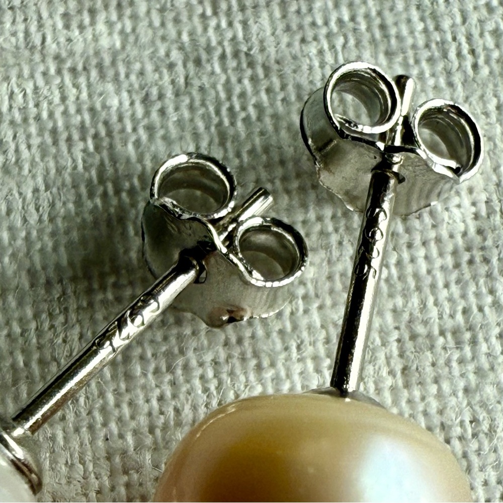 NWT Sterling Silver & Freshwater Pearl Stud Earrings - Picture 5 of 7